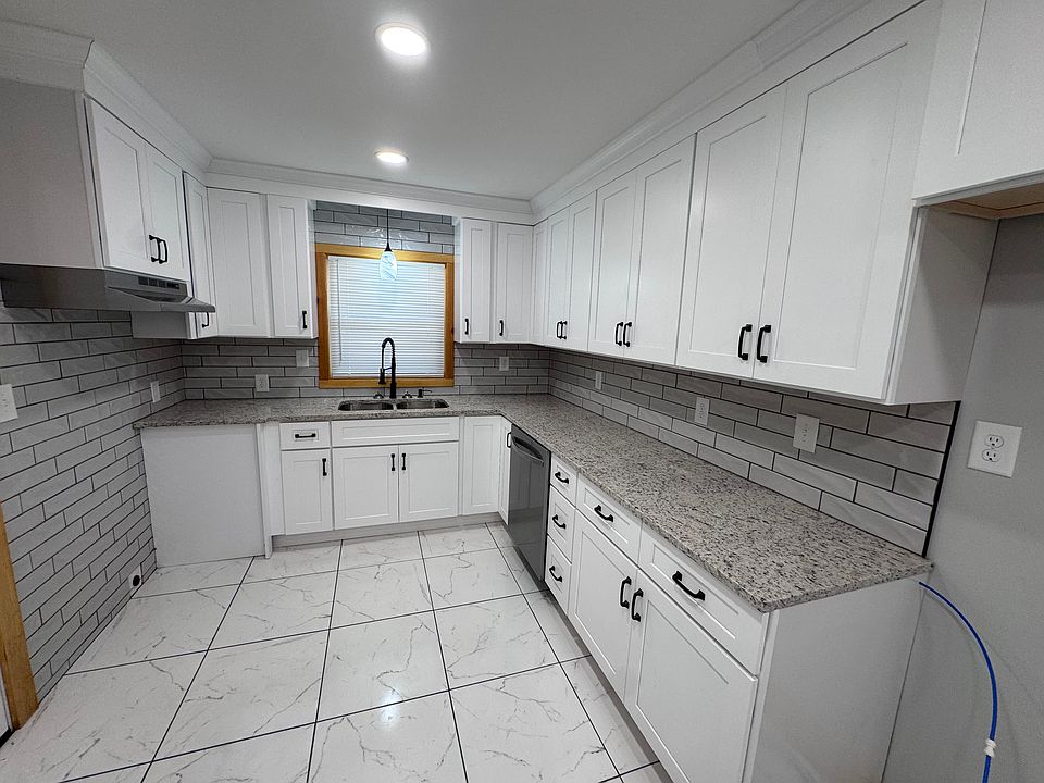 1st image of 2435 Lexington Rd