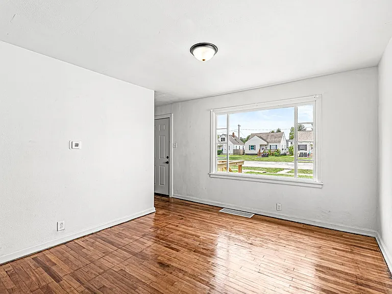 446 S Sheridan St — Photo 4