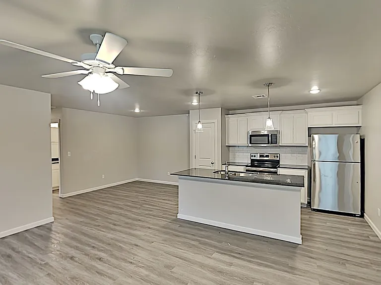 11205 Howard Dr — Photo 3