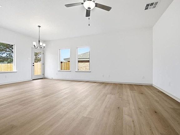 4th image of 2706 Shirley Dr