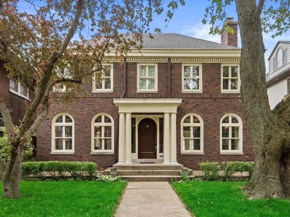 3038 North Summit AVENUE, Milwaukee, WI 53211