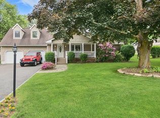 22 Morgan Dr, Succasunna, NJ 07876