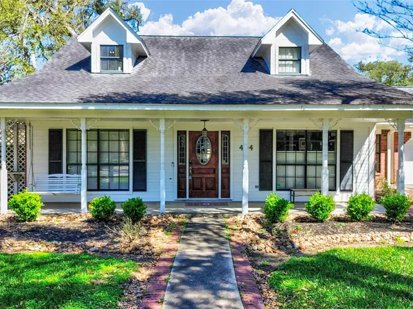 404 Huckleberry Dr, Lake Jackson, TX 77566