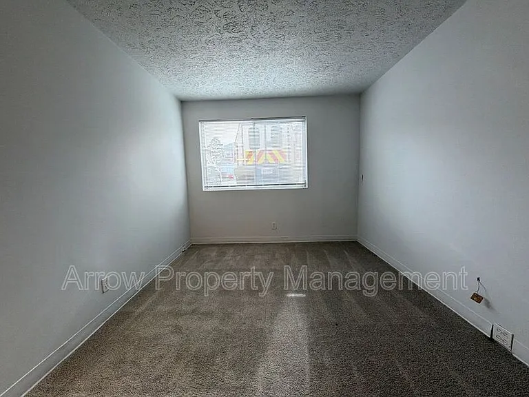 1215 E St #4 — Photo 7
