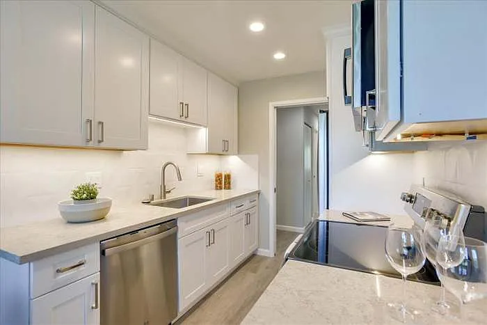 777 San Antonio Rd — Photo 2