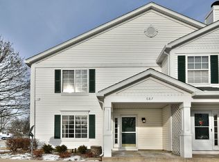 687 Fieldcrest Dr UNIT B, South Elgin, IL 60177