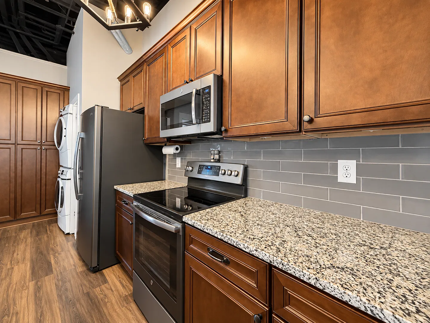 425 Broad St — Photo 4