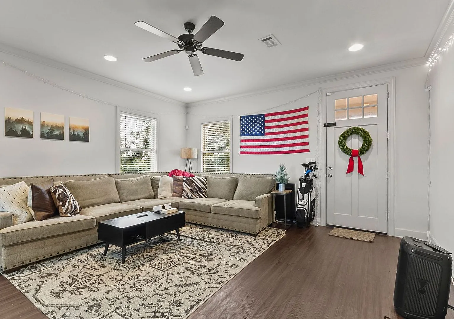 Spacious 3 Bedroom 3.5 Baths Available for Fall 2026! Schedule your Showing and Apply Today! — Photo 4