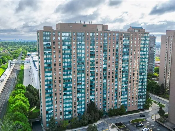 135 Hillcrest Ave #1403, Mississauga, ON L5B 4B1