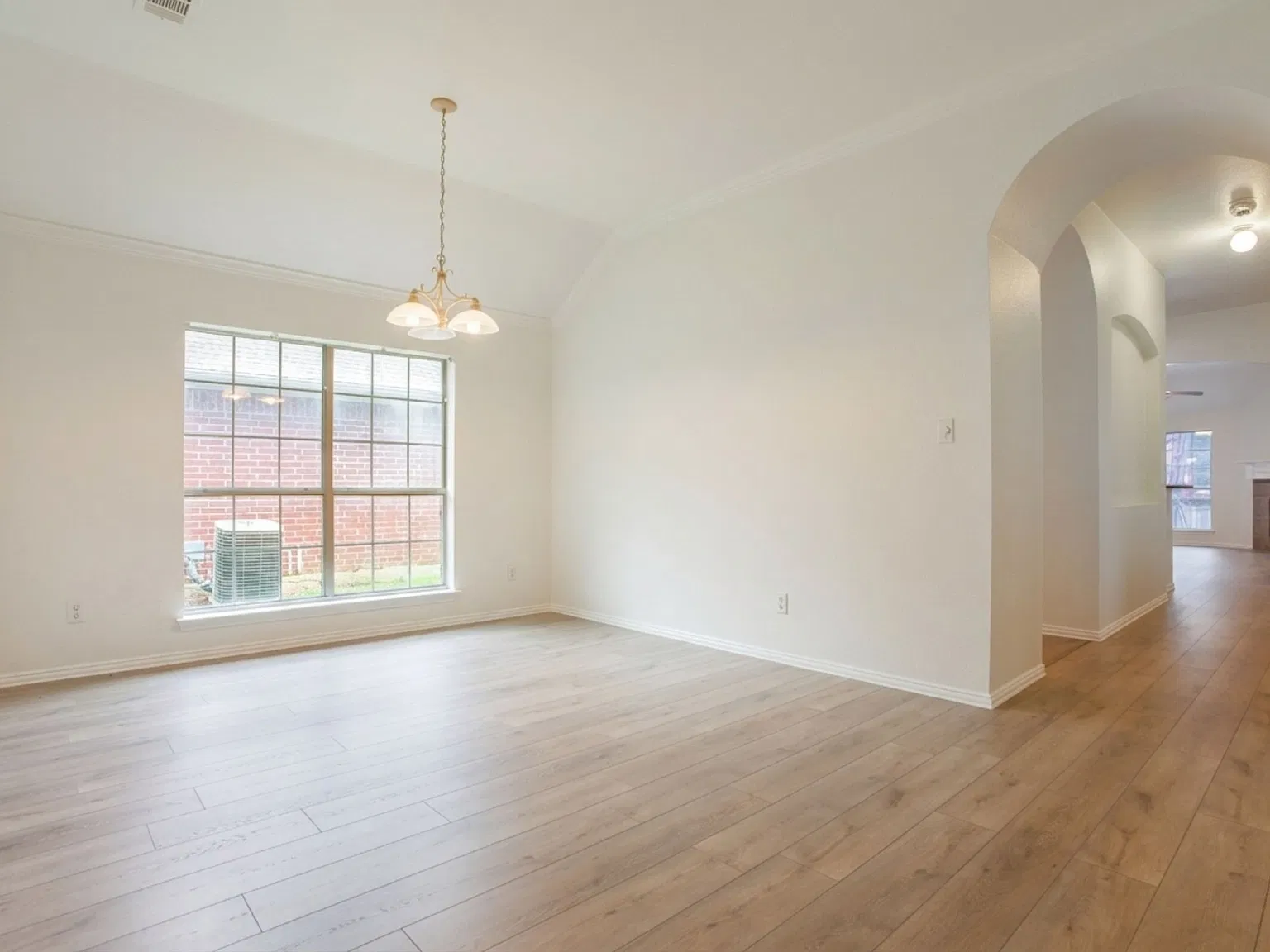 3 bed, 2104 sqft, $2,500 — Photo 4