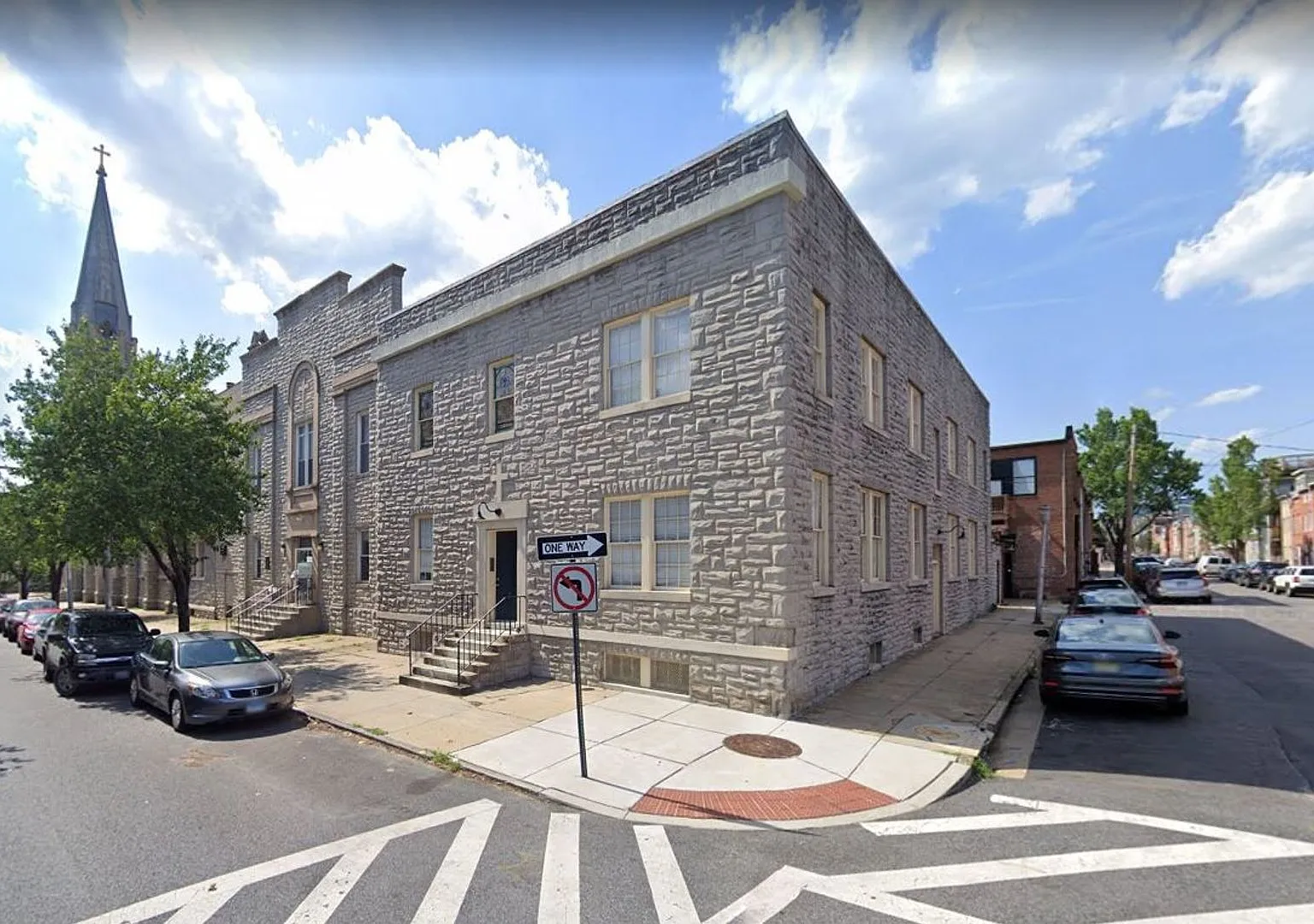 1730 Bank St — Photo 2