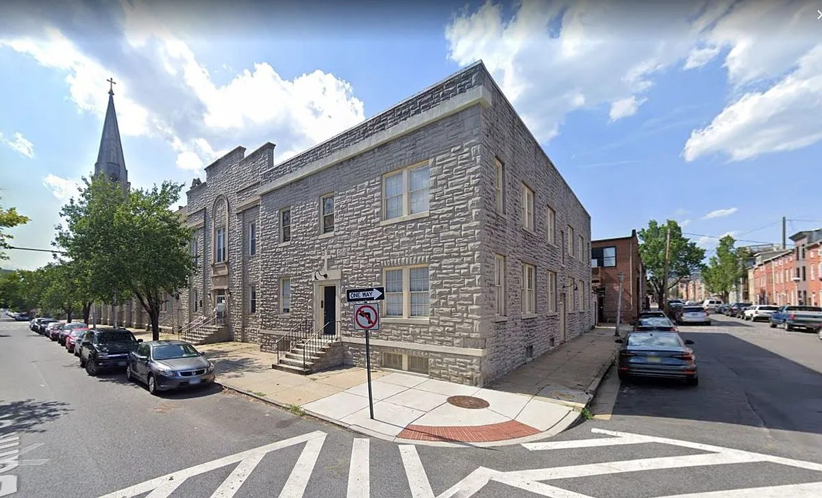 Building Photo - 1730 Bank St