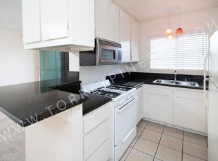 One Bedroom in Gated Community, FREE Laundry, and Garage Parking!, San Diego, CA 92109