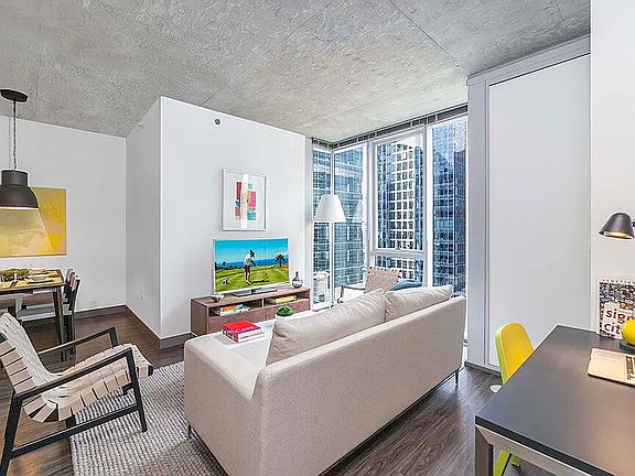 3rd image of 232 N La Salle Dr #601