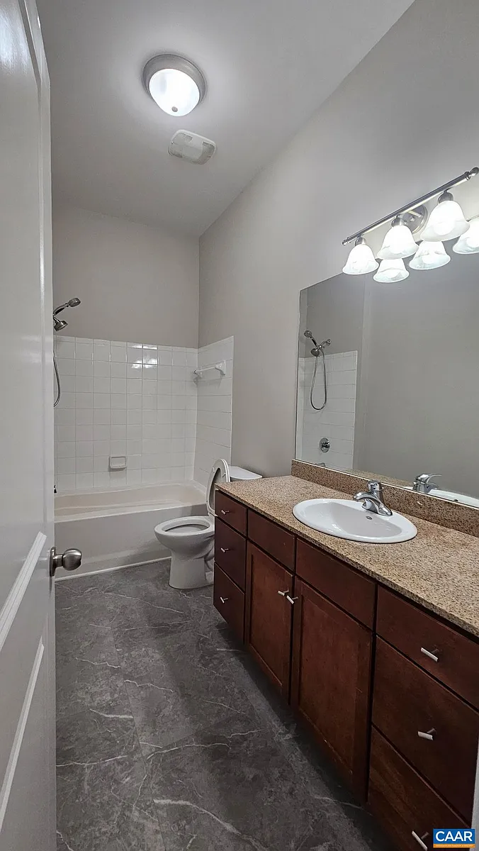 Building Photo - 750 Walker Sq #4B