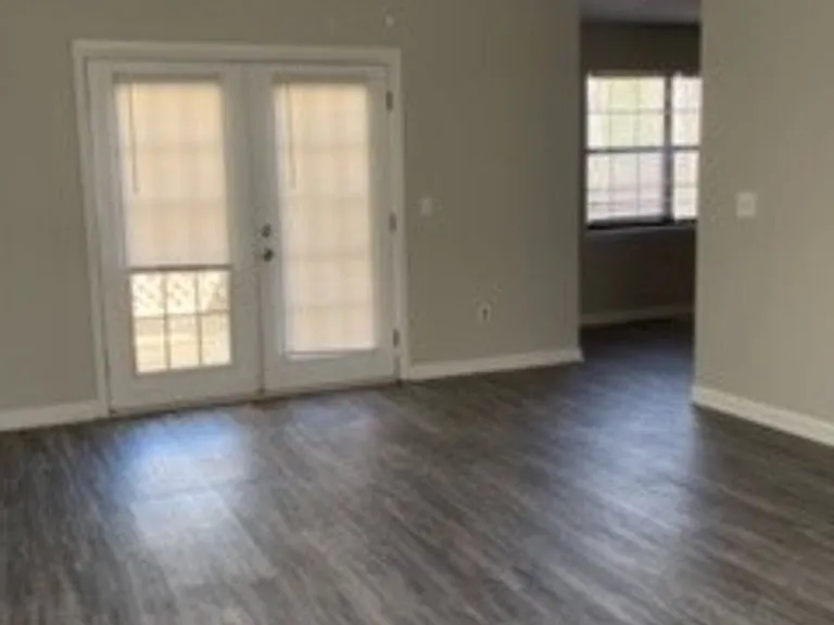 103 Woodley Dr — Photo 4