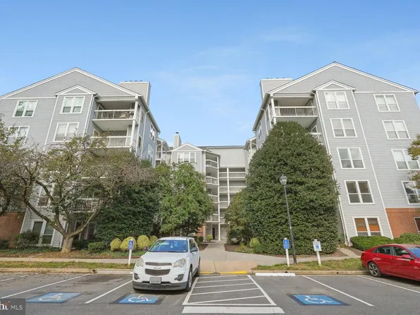 3176 Summit Square Dr APT B2, Oakton, VA 22124