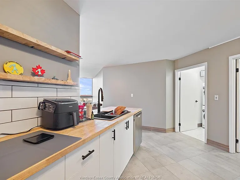 540 Ouellette Ave #7E — Photo 8