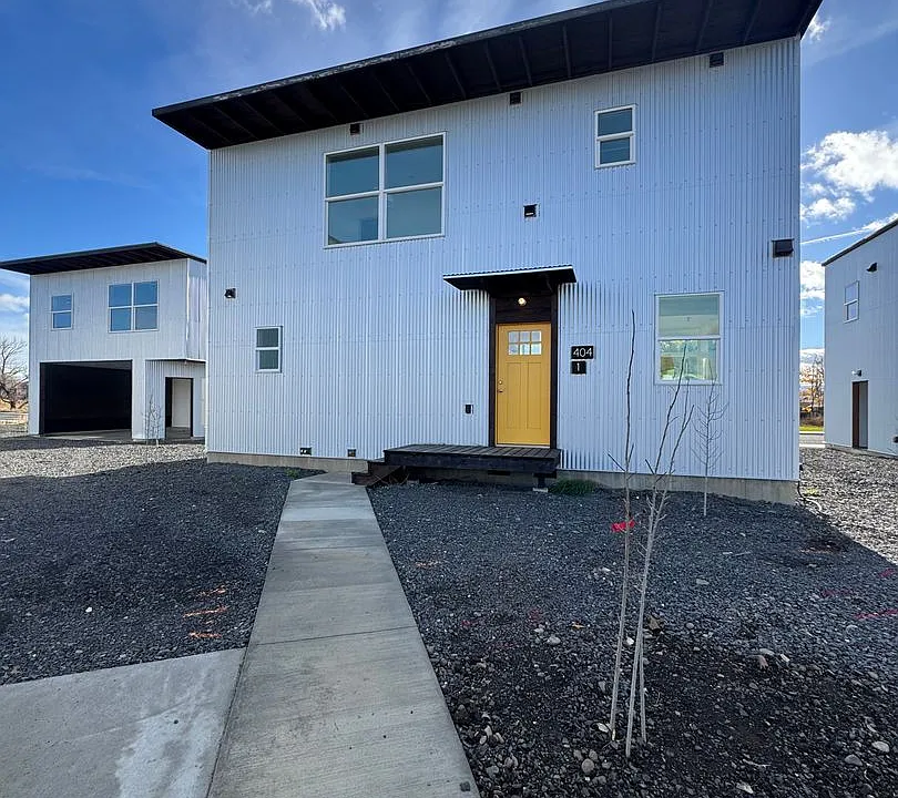 404 E Windsor Ct #1