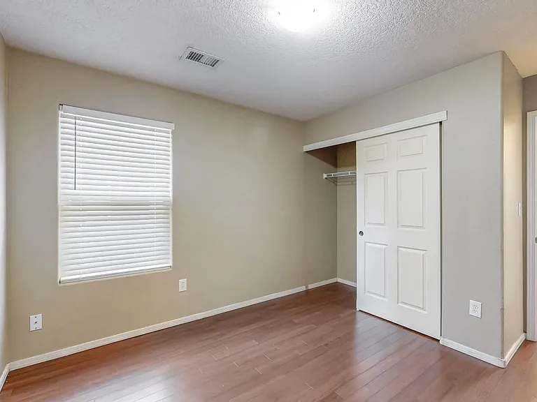 1041 Spring Valley Rd NE — Photo 13