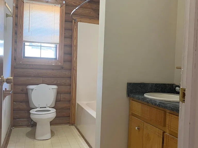 700 E Madison St #1-10 — Photo 7