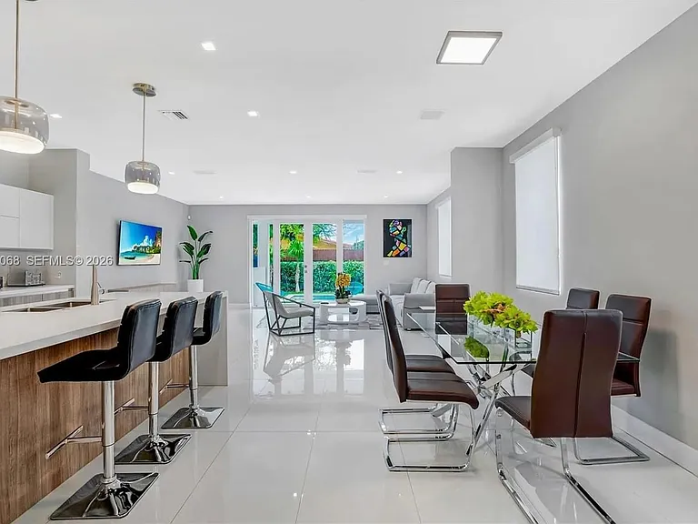 3657 SW 26th St — Photo 3