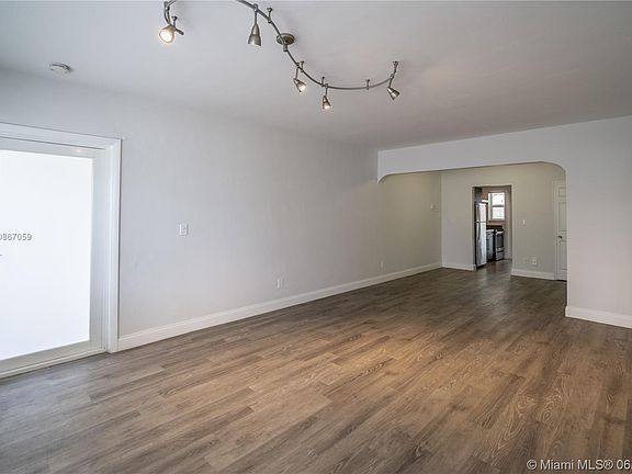 5th image of 8330 Byron Ave APT 4