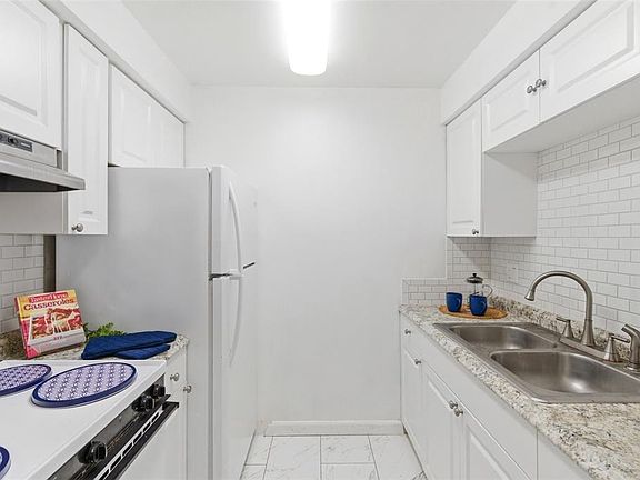 4th image of 2353 Shelley St APT 19