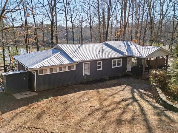 693 W Cove Dr, Mountain Rest, SC 29664