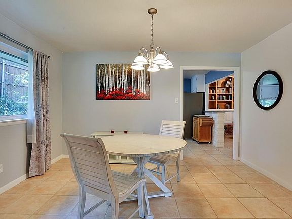 4th image of 1106 Driftwood Dr