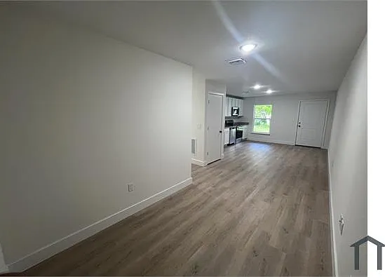3 bed, 1140 sqft, $2,450 — Photo 3