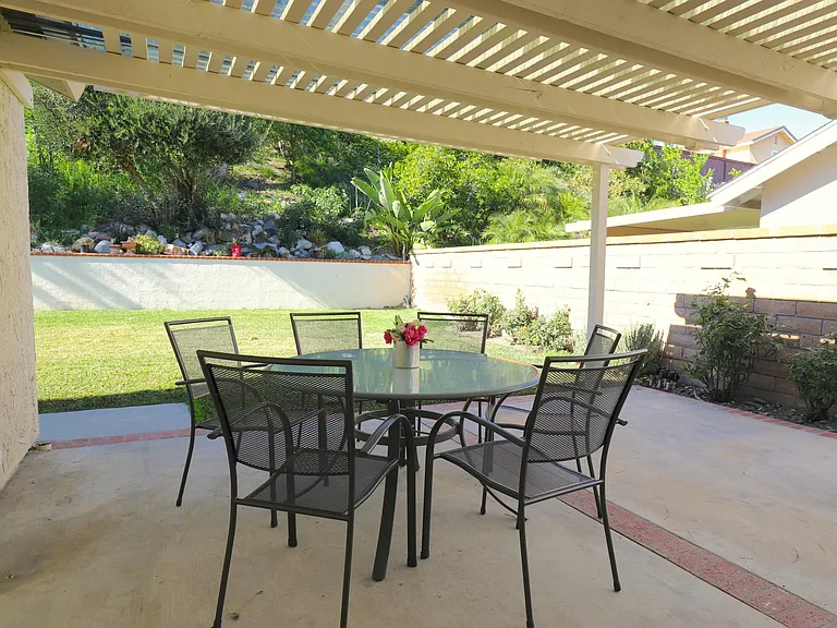 25225 York Cir — Photo 3
