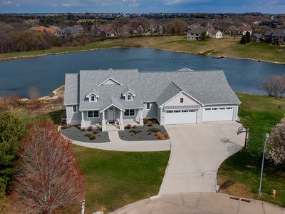 3325 N Doe Run Dr, Cumming, IA, 50061
