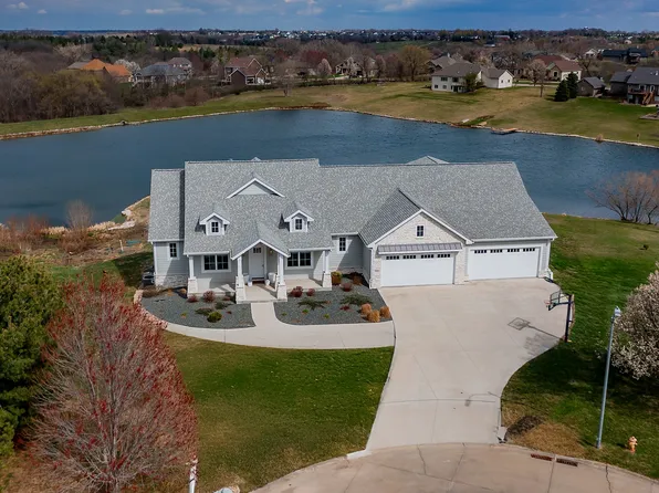 3325 N Doe Run Dr, Cumming, IA 50061