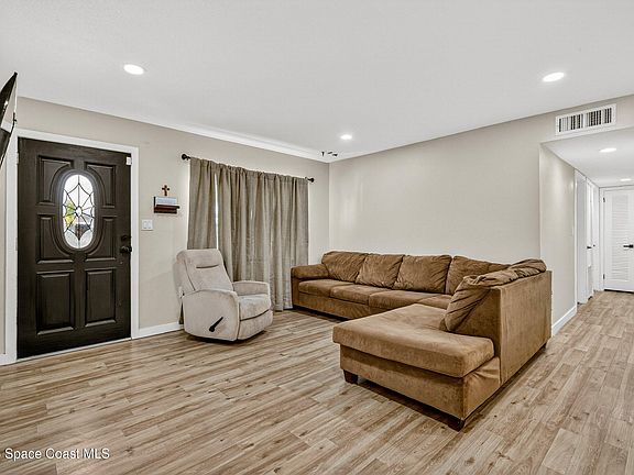 5th image of 1395 Ashwood Dr