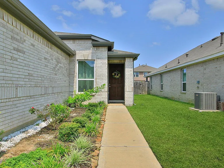 7219 Bakersfield Ct — Photo 4