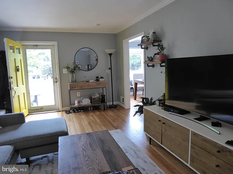 323 S Adams St — Photo 6