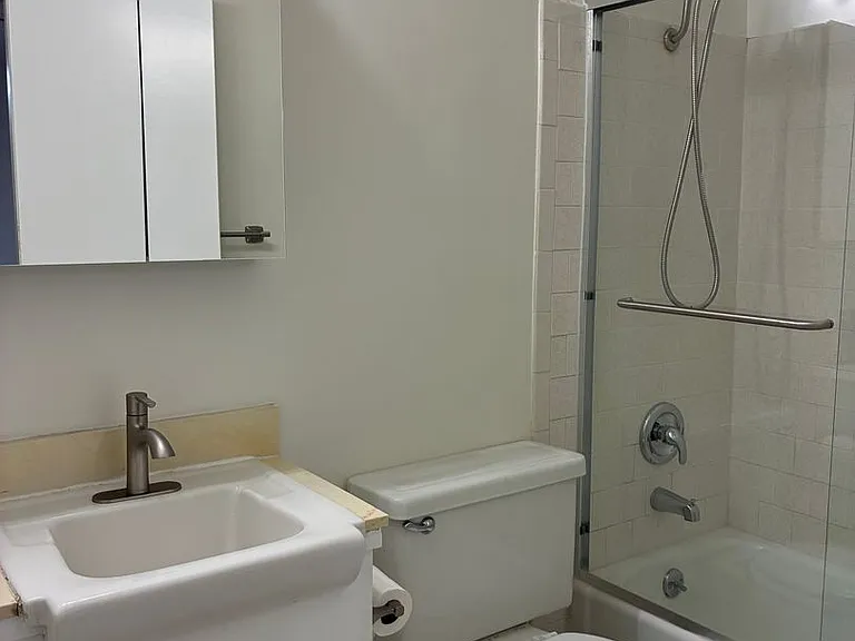 53 Suffolk Ave — Photo 18