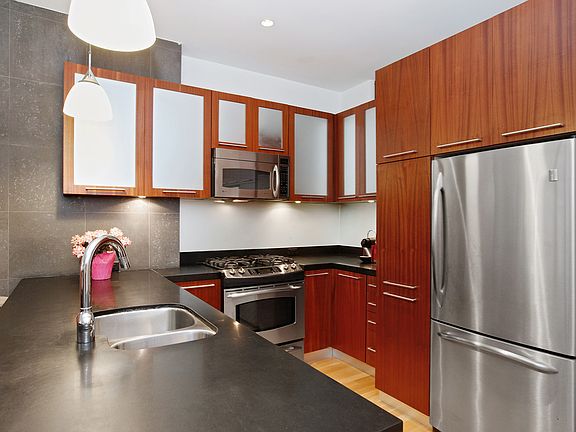 3rd image of 59 John St APT 4D