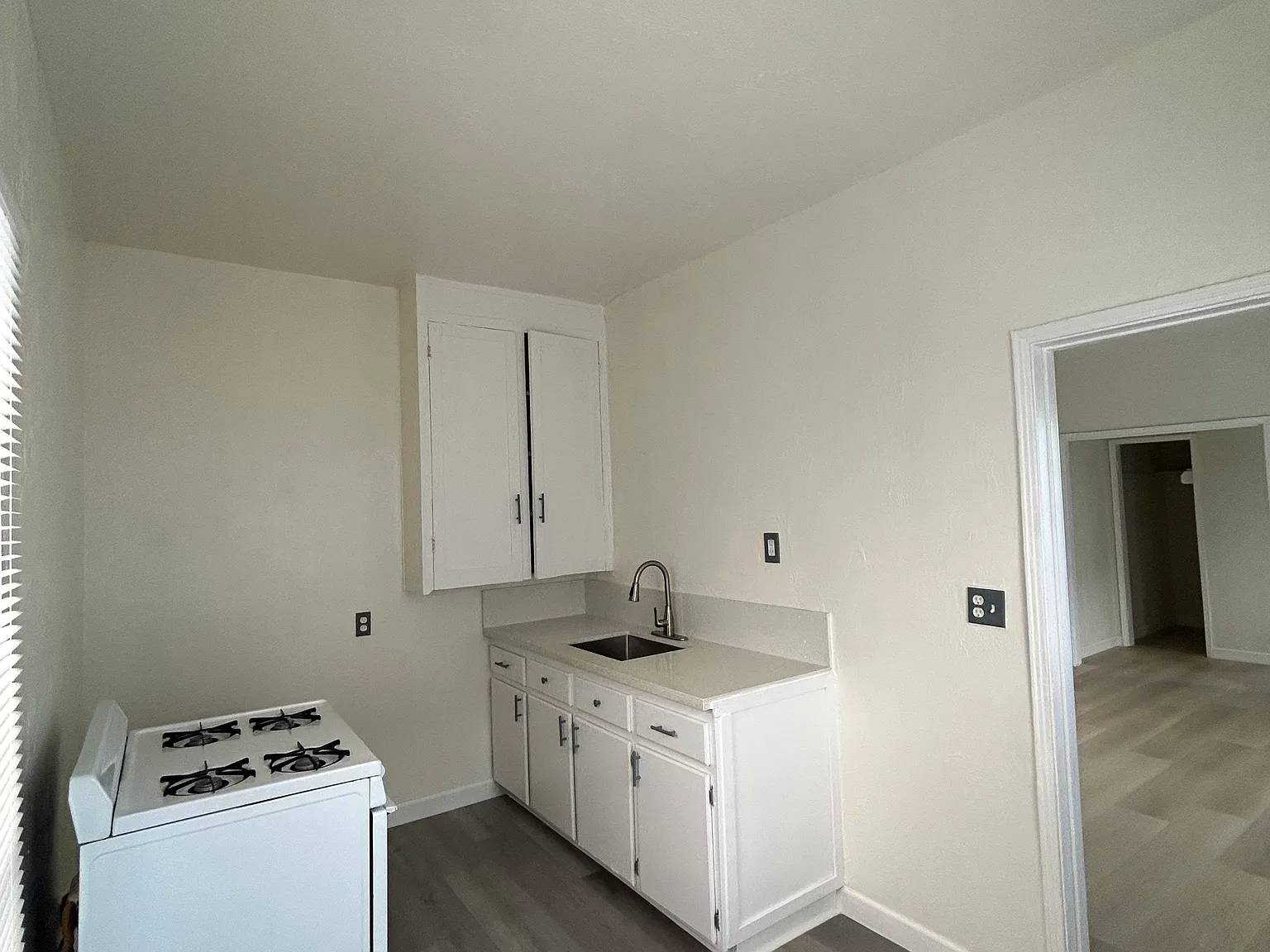 4367 Oakwood Ave — Photo 2