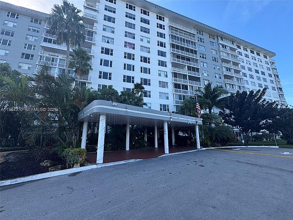 5th image of 3800 Hillcrest Dr APT 1222