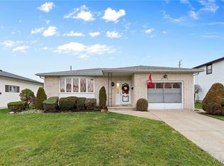 20 Fairoaks Ln, Cheektowaga, NY 14227