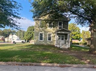 409 S College Ave, Aledo, IL 61231