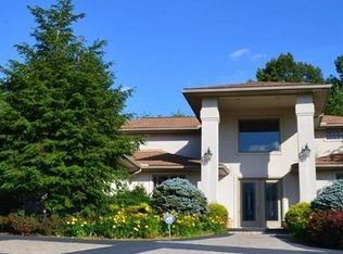 2651 Topflite Dr, Akron, OH 44312