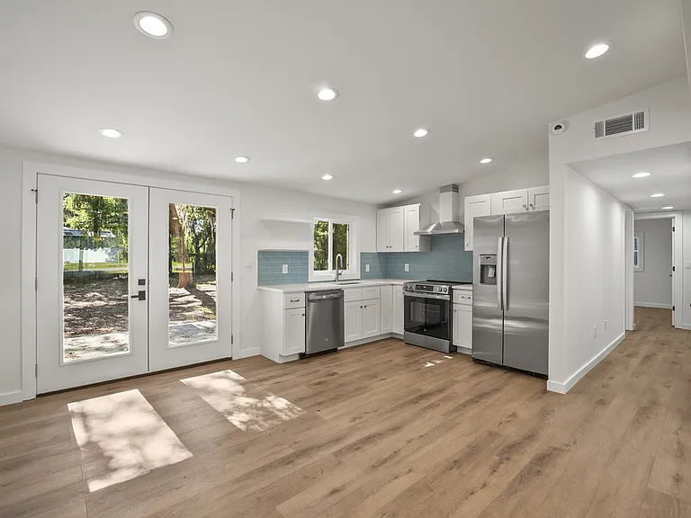 1608 Madrid Ave — Photo 3