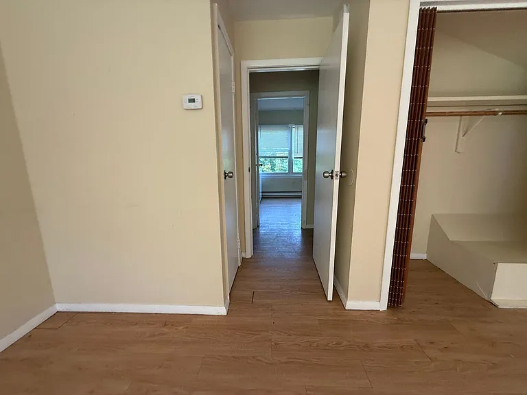 75 Chalet Hts — Photo 10