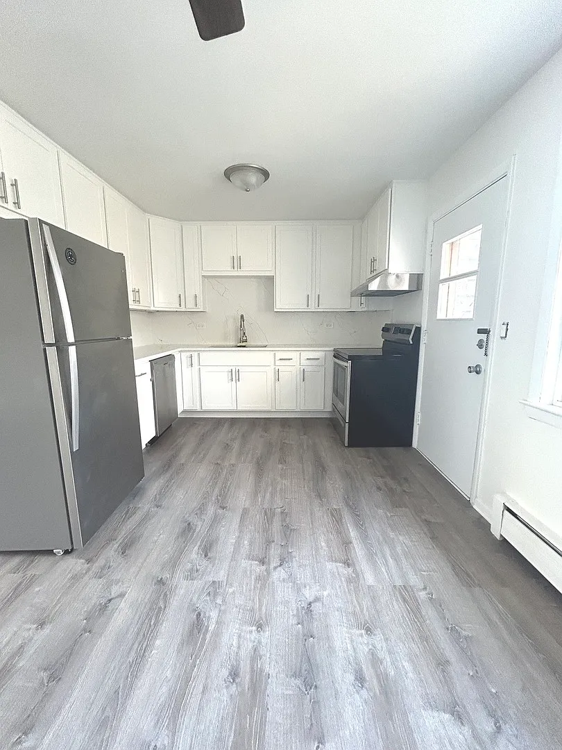 2 bed, 900 sqft, $2,000 — Photo 3
