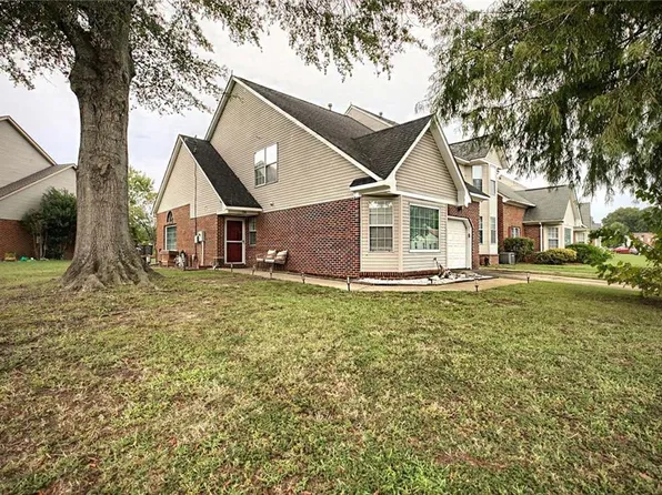 126 Westview Dr, Hampton, VA 23666