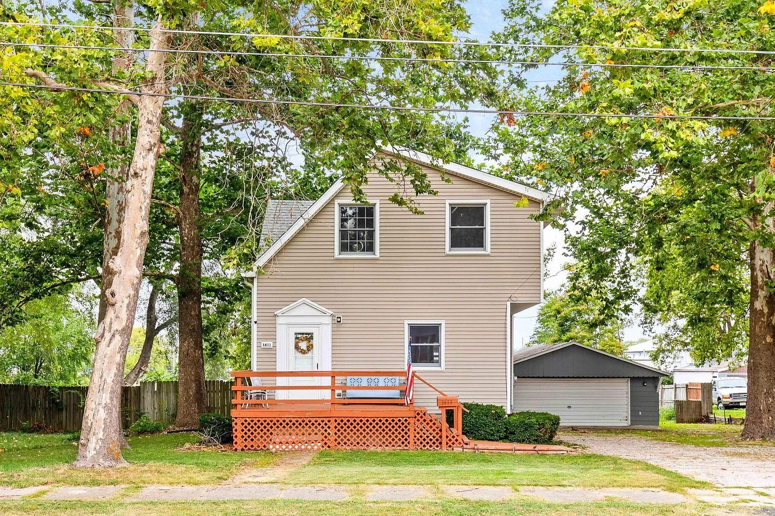 1411 W Grove St photo 1