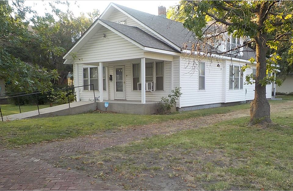 802 W 4th St, Coffeyville, KS 67337 MLS 47347 Zillow